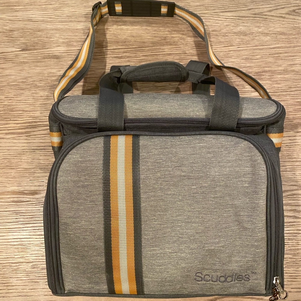 NWOT Scuddles Picnic Set and Cooler